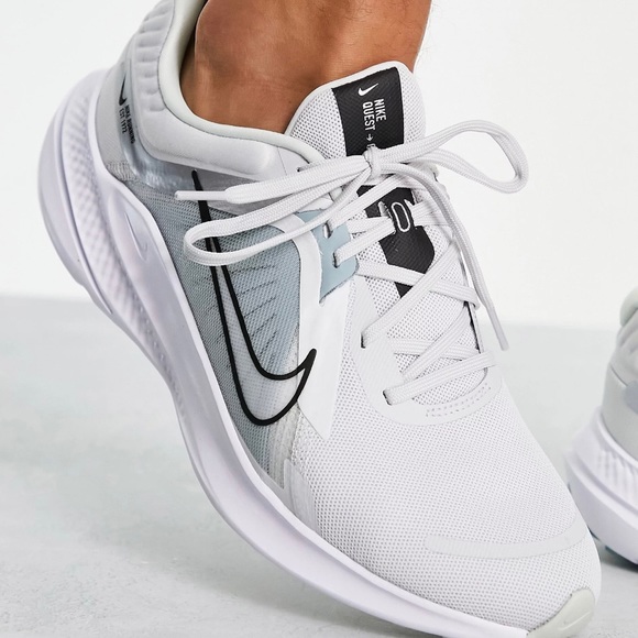 Nike Running Quest 5 sneakers Sz 7.5 - Picture 1 of 6